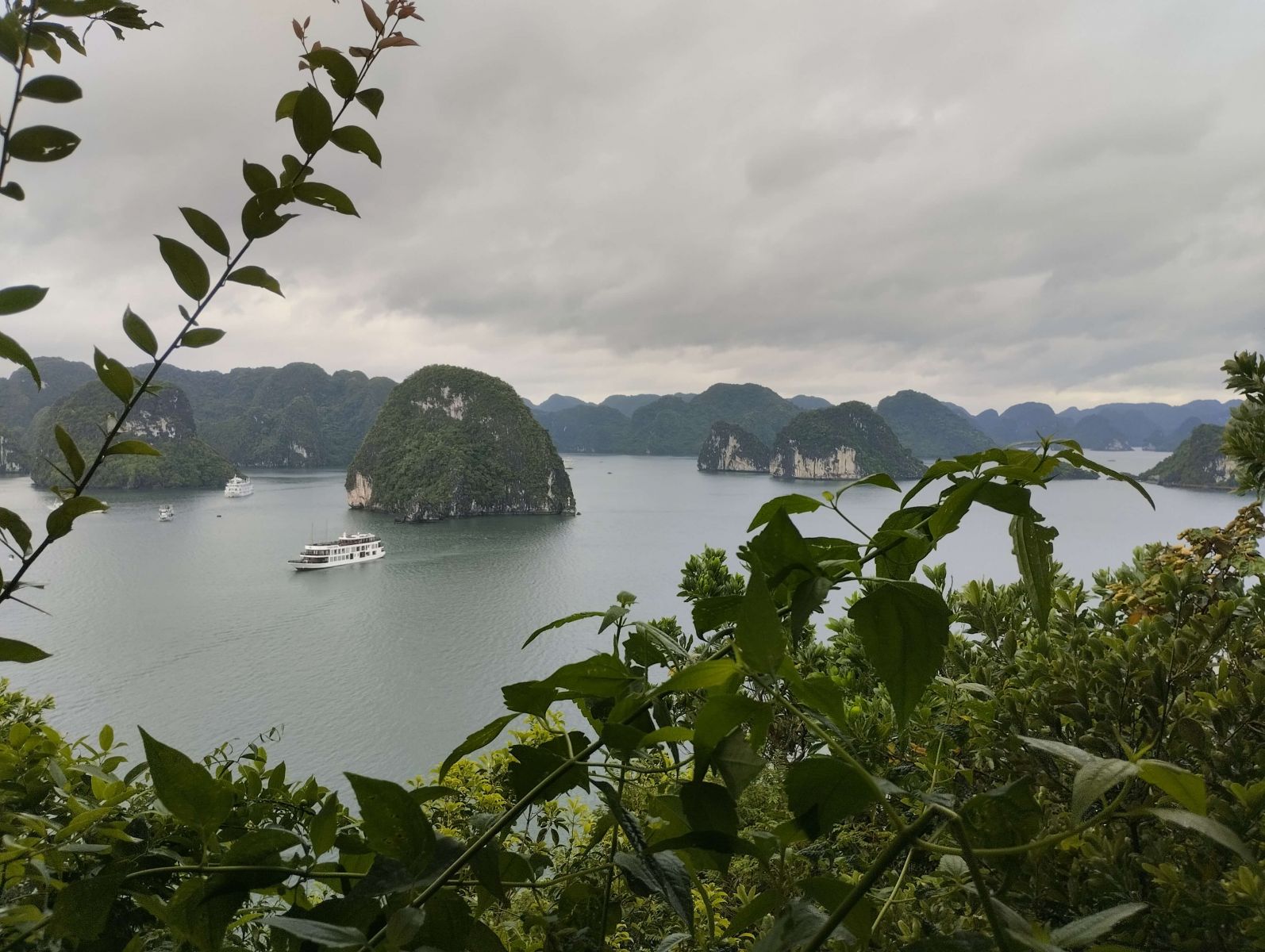 Titop Island - La Casta Cruise