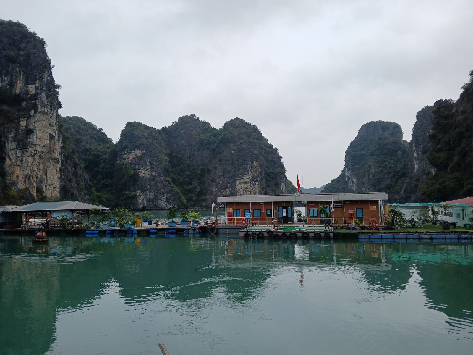 Fishing village exploration in Halong bay