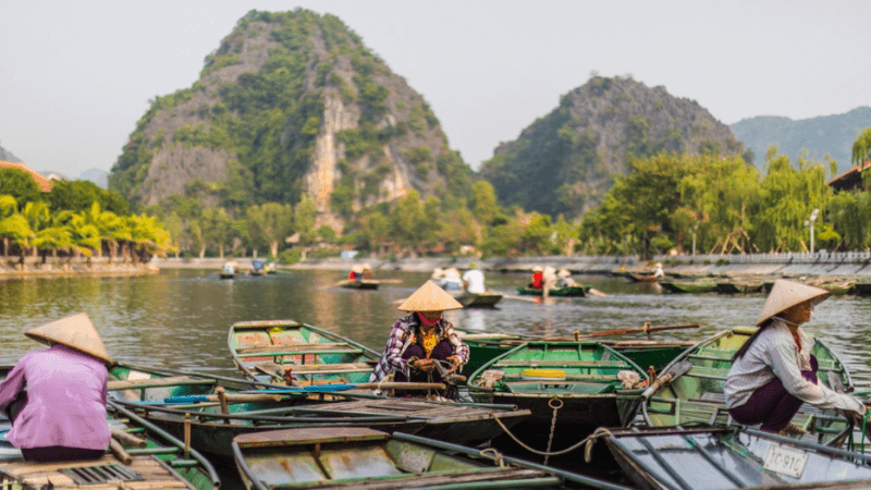 Boat ride trip in Tam Coc