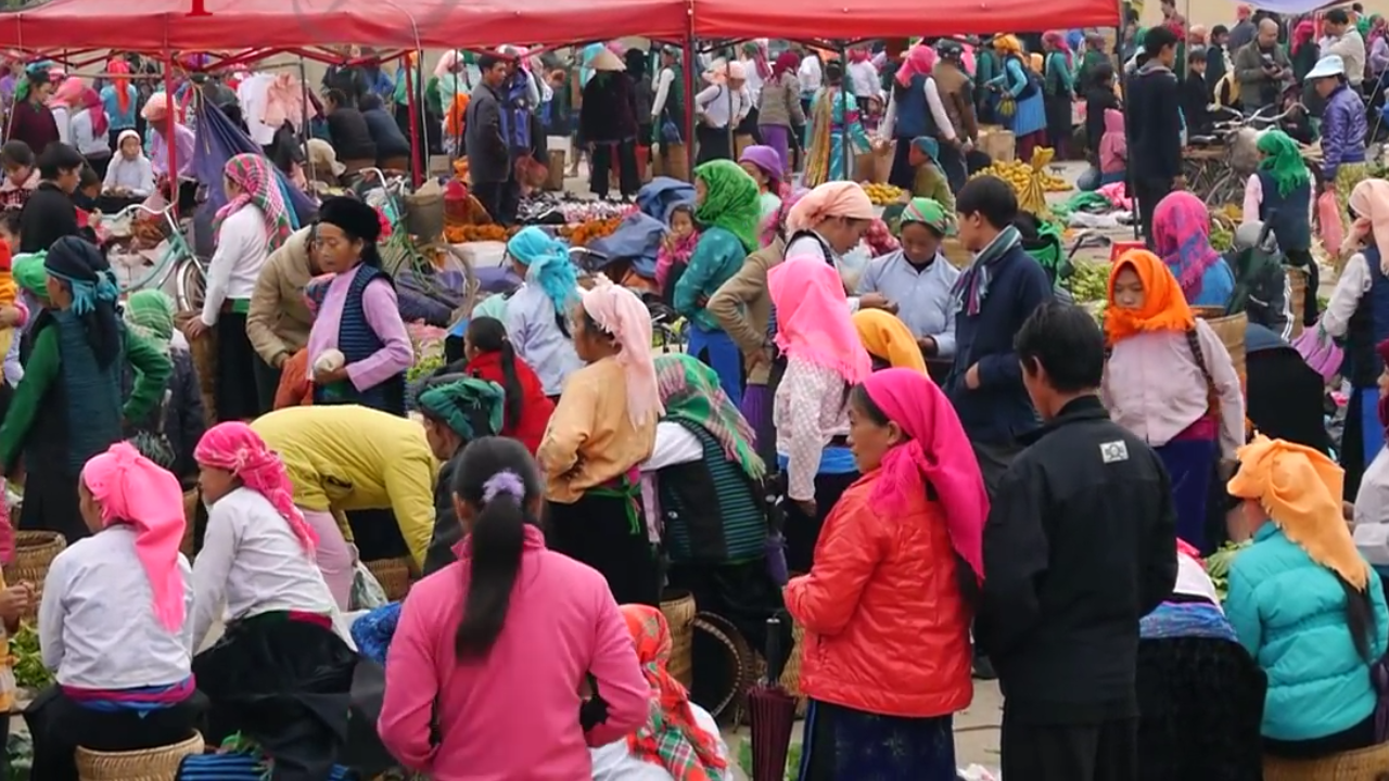 Meo Vac Market -Ha Giang Tour