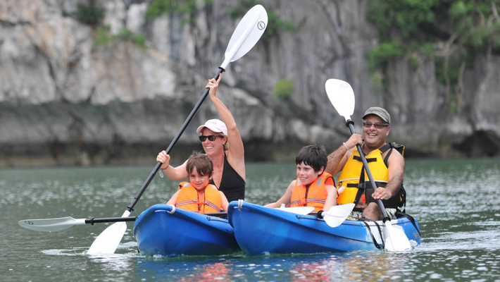 Kayak to explore Halong bay