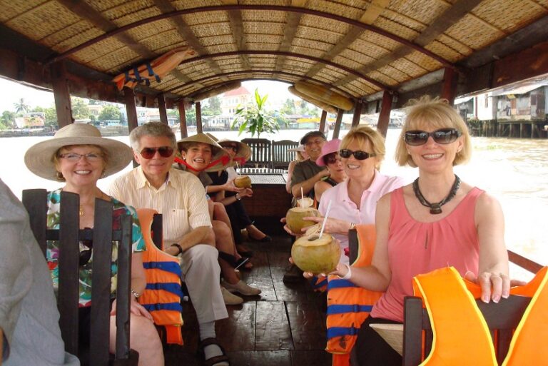 Authentic Southern Vietnam Tour : Bustling Saigon and Peaceful Mekong Delta